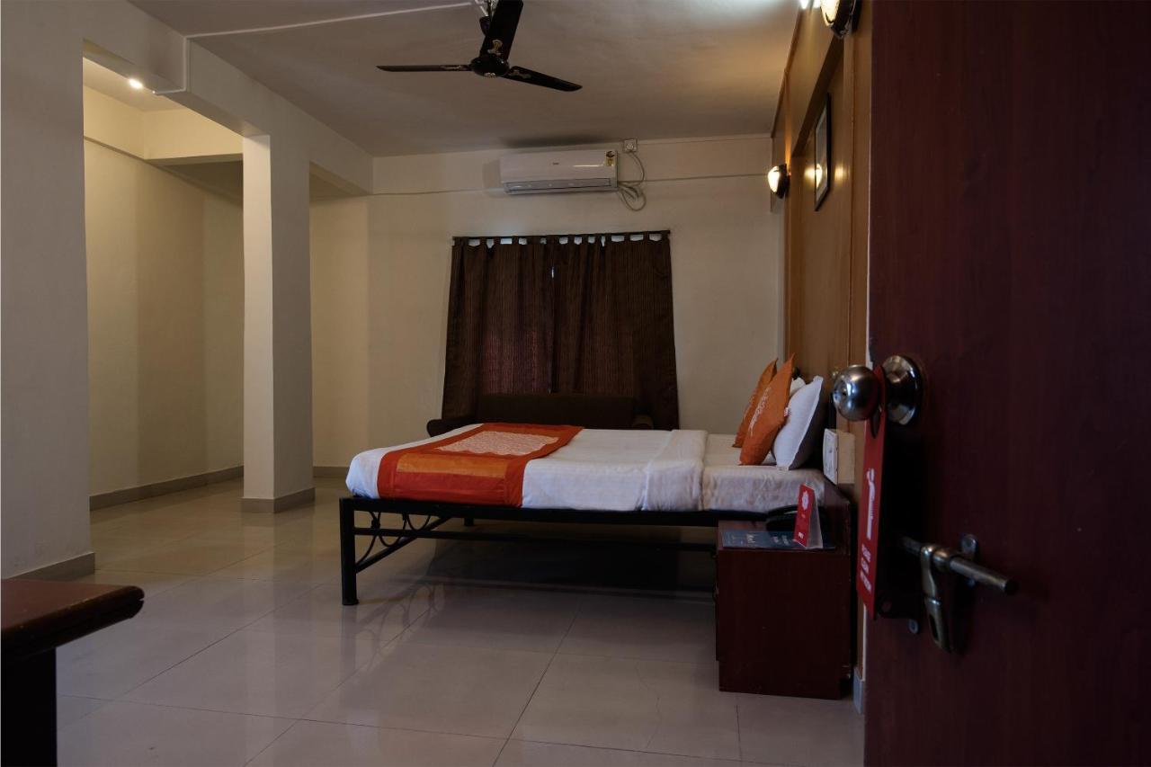 Oyo 1065 Hmr Royal Hotel