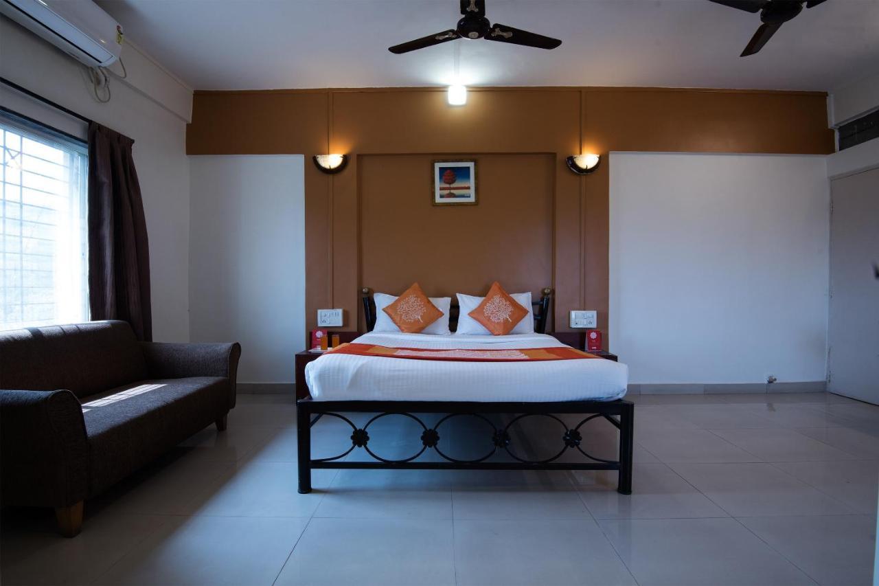 Oyo 1065 Hmr Royal Hotel