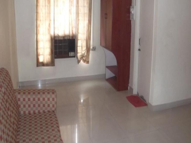 Oyo 1065 Hmr Royal Hotel 3*