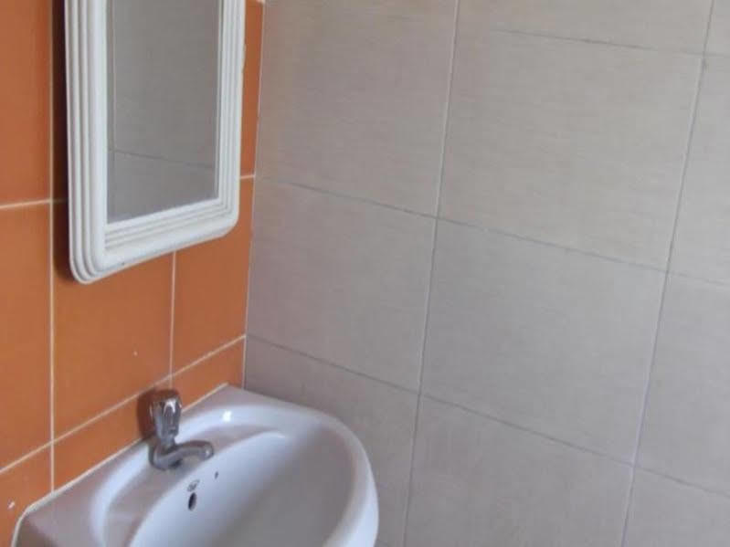 Hotel Oyo 1065 Hmr Royal