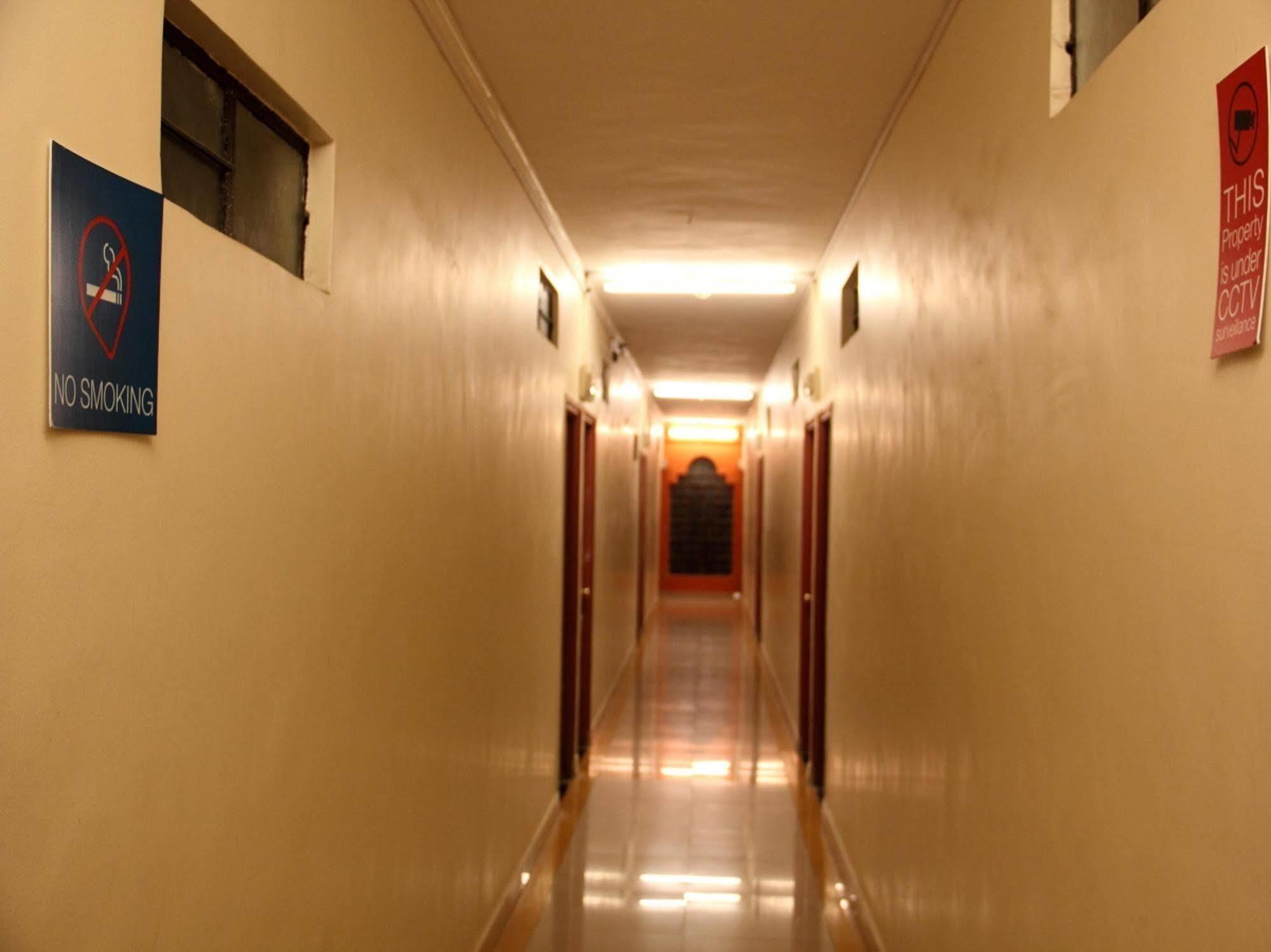 Oyo 1065 Hmr Royal Hotel Pune