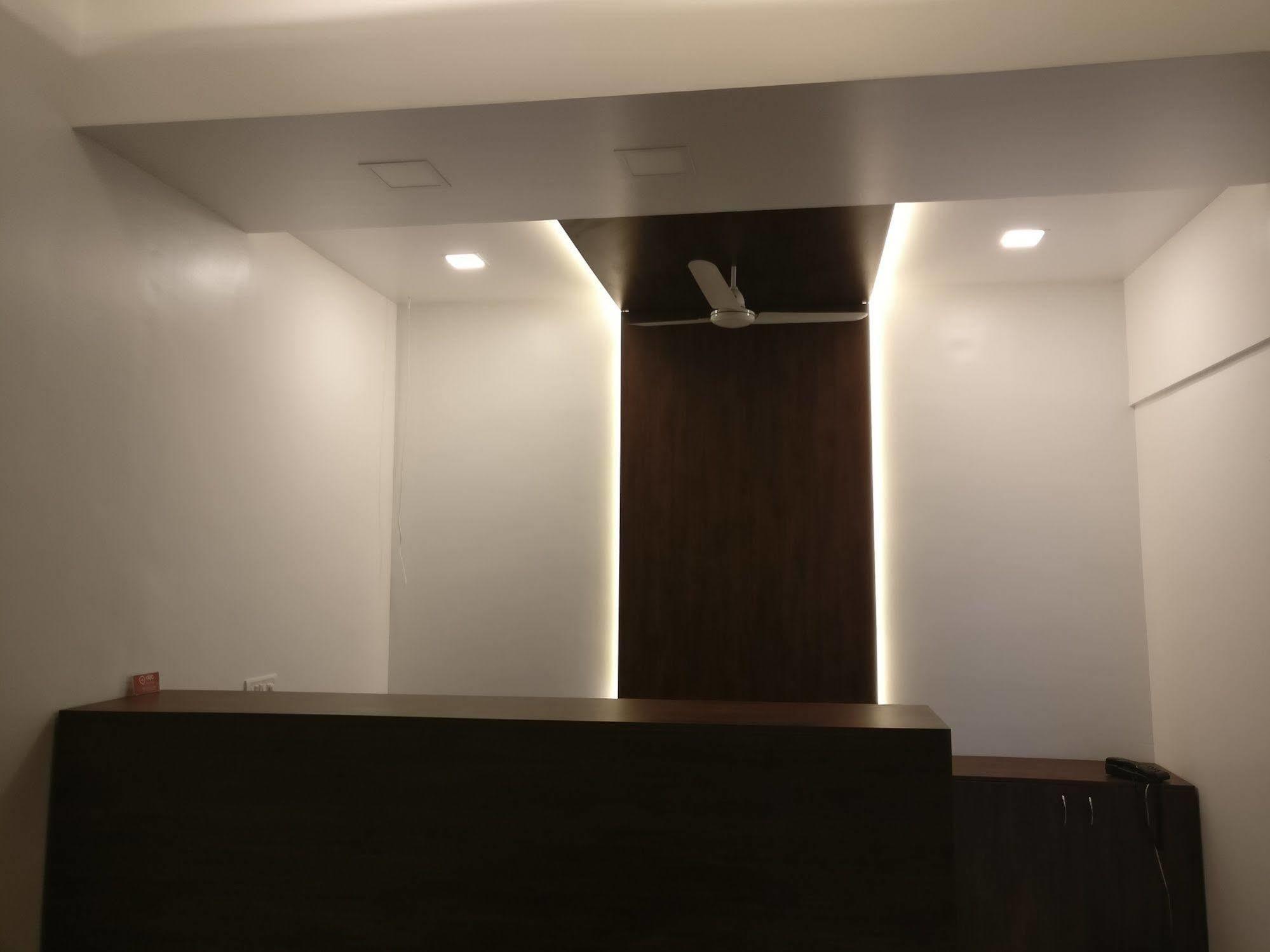 Oyo 1065 Hmr Royal Hotel 3*