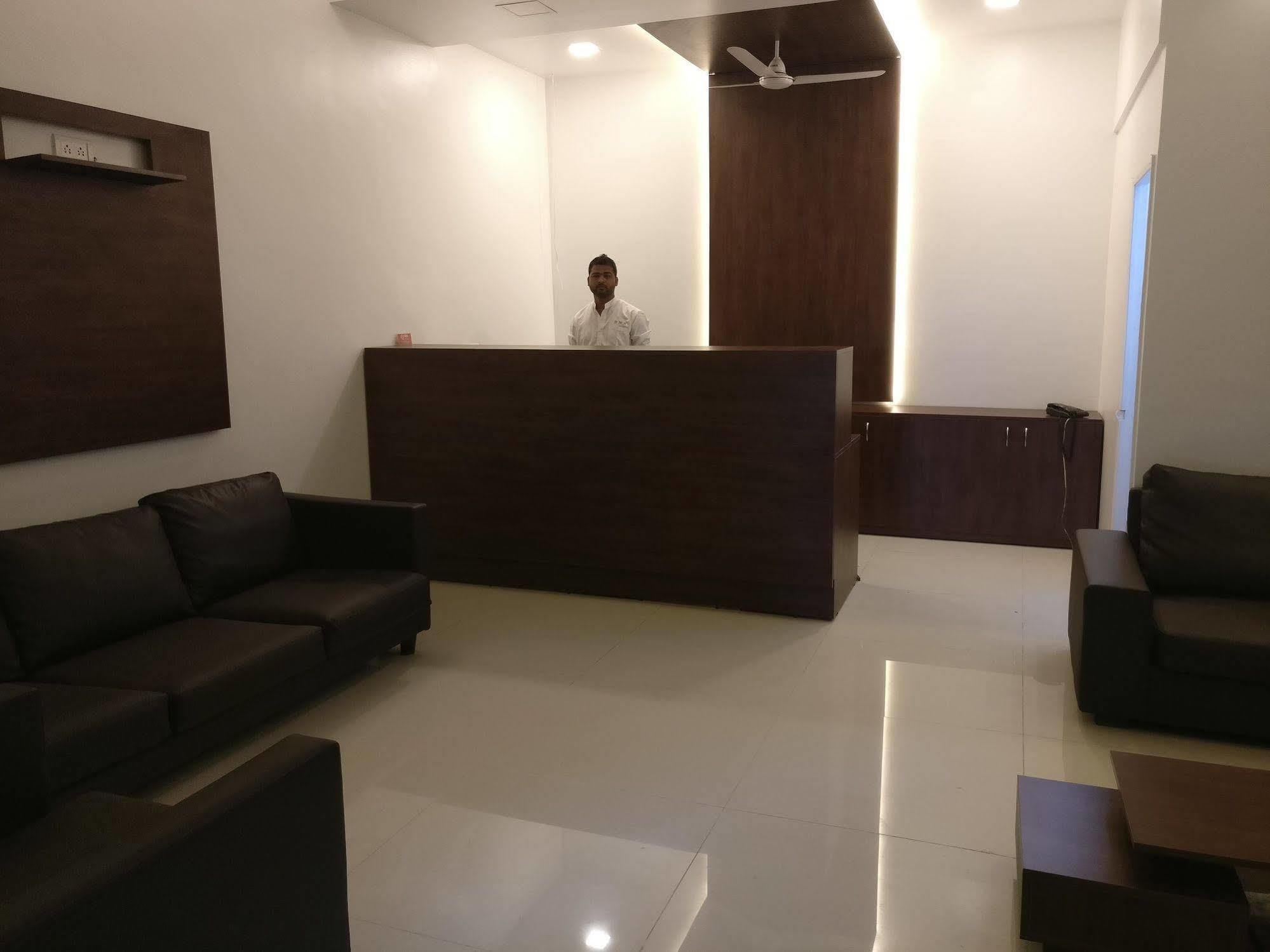 Hotel Oyo 1065 Hmr Royal Pune