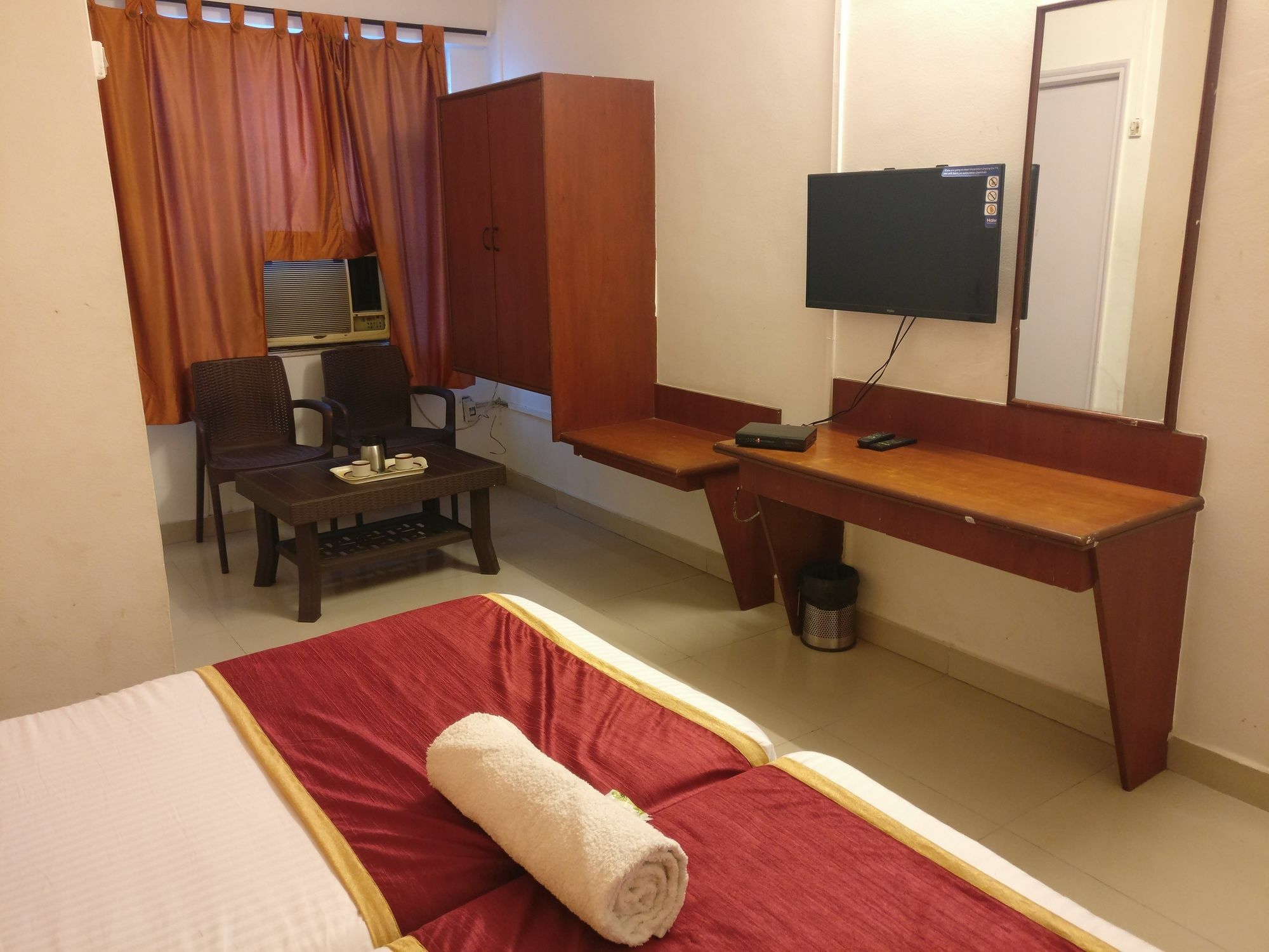 Oyo 1065 Hmr Royal Hotel 3*